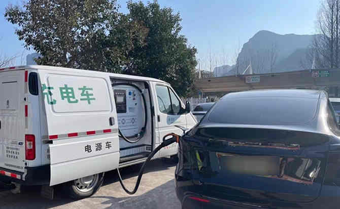 永兴汽车搭电